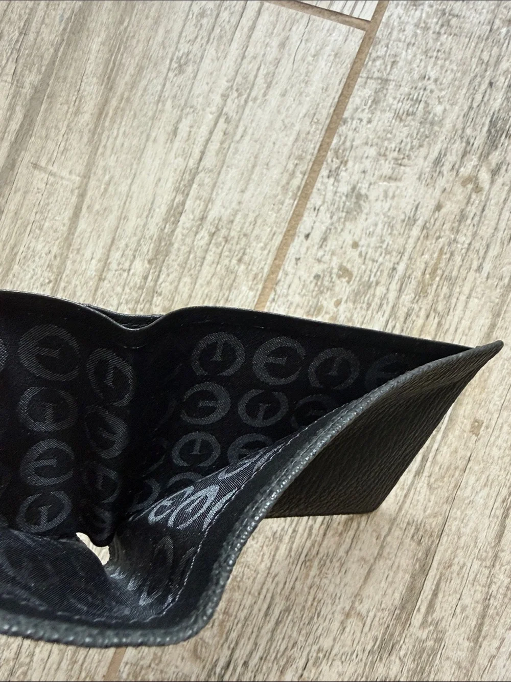 Ecru Black Leather Bi-Fold Card Holder
